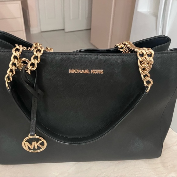 Michael Kors Black Shoulder Bag with Gold Chain. - Picture 1 of 13